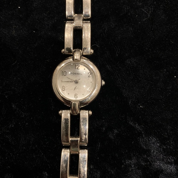 Ladies Minimalist Fossil Watch w/ New Battery 2 1/8” Inside Diameter when Closed